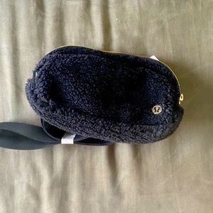 COPY - Luluelemon sherpa bag black with tags